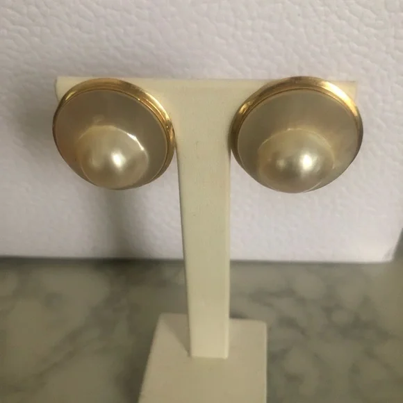 14k Gold Mabe’ Pearls earrings - Picture 1 of 5